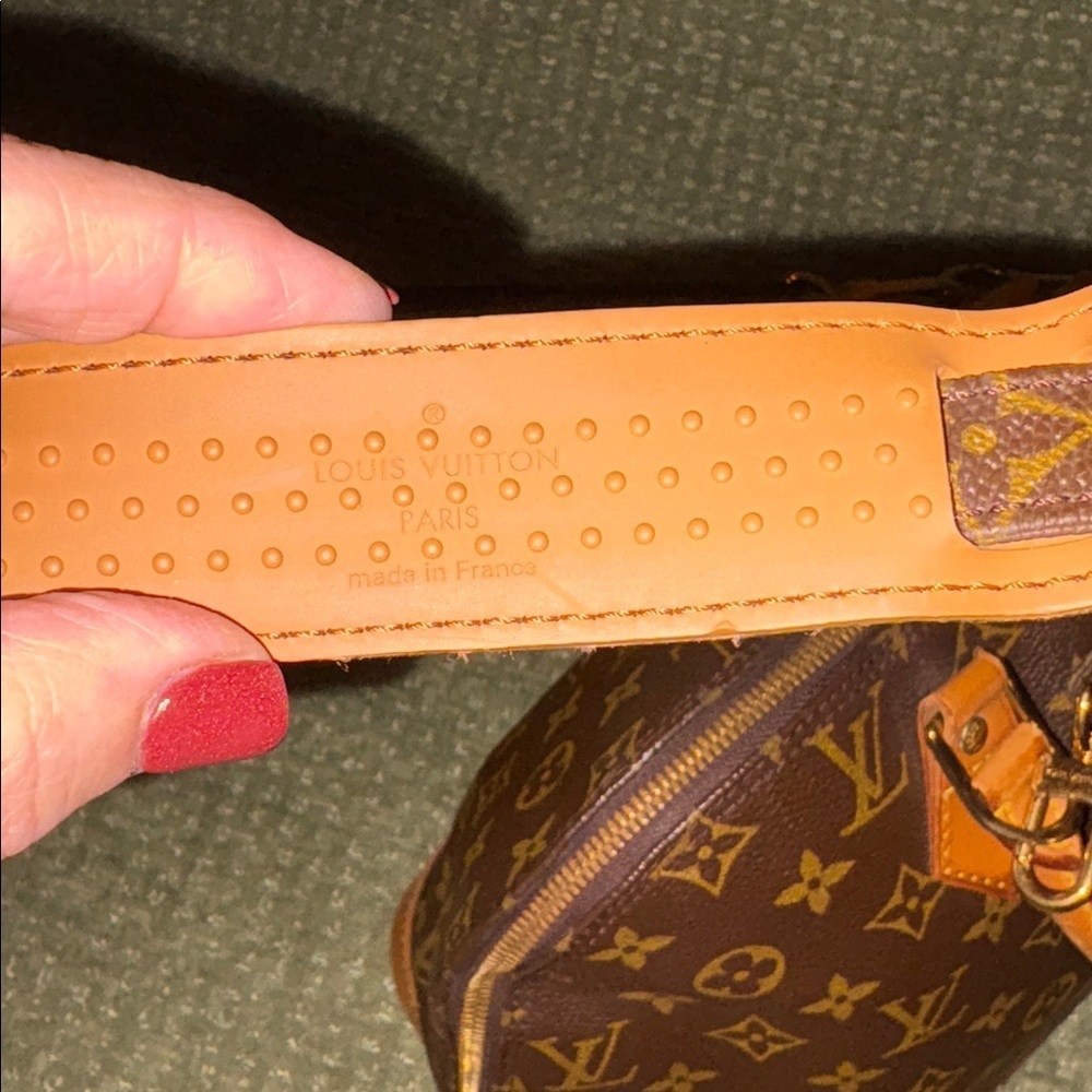 COA Louis Vuitton Monogram
ALMA PM
SATCHEL BAG & dust bag - Picture 15 of 17